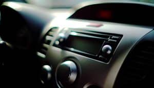 Comment débloquer votre autoradio Renault sans carte?